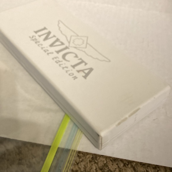 Invicta special edition watch set different bands . New battery works great - Picture 8 of 9